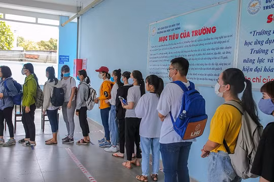 Để phòng chống "dịch Covid-19", nhiều trường học đã kích hoạt hệ thống điện tử