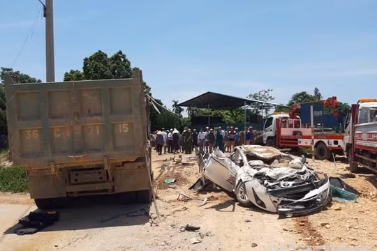 Hé lộ nguyên nhân cháu bé thoát nạn trong vụ xe 'hổ vồ' lật đè thảm khốc ở Thanh Hóa