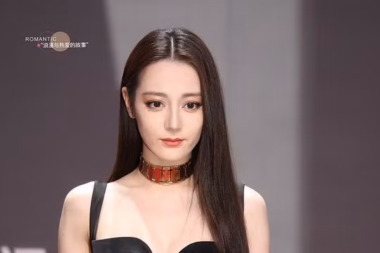Địch Lệ Nhiệt Ba là sao nữ được yêu thích nhất 2020