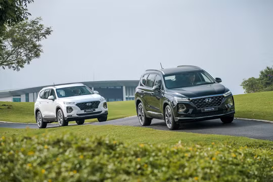 Hai mẫu xe Hyundai Tucson và Santa Fe bị sụt giảm doanh số