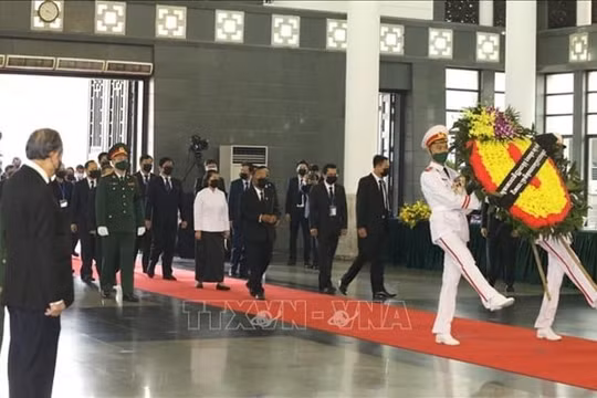 Chủ tịch Quốc hội Camphuchia viếng nguyên Tổng Bí thư Lê Khả Phiêu