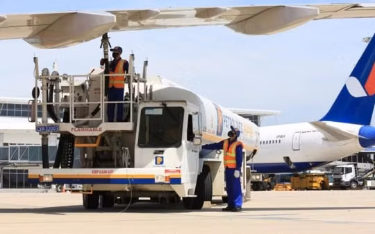 Đề xuất giảm 30% thuế bảo vệ môi trường đối với nhiên liệu bay