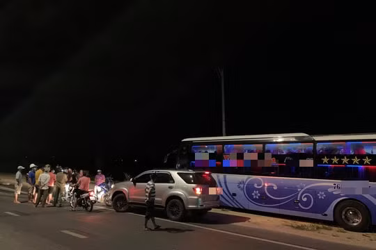 Quảng Nam: Người dân Hội An chặn xe ô tô, báo công an vì nghi chở người Trung Quốc chui