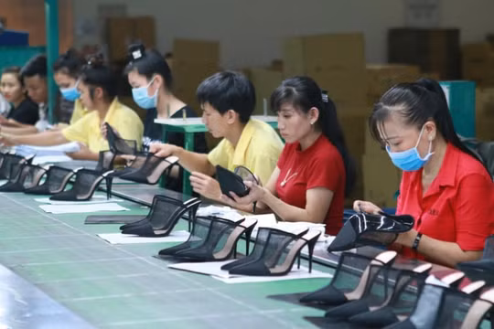 Khoảng 100.000 lao động mất việc mỗi tháng vì Covid-19