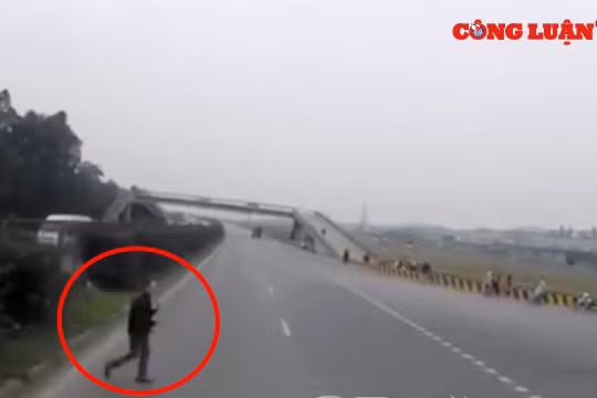 Video giao thông: Sang đường kiểu "tự sát", người đàn ông suýt gây họa cho xe container