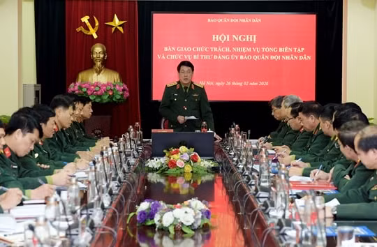 Bàn giao chức trách, nhiệm vụ Tổng biên tập và chức vụ Bí thư Đảng ủy Báo Quân đội nhân dân