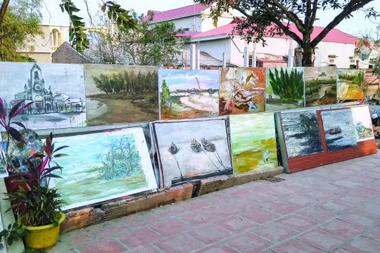 Workshop nghệ thuật bên bờ biển
