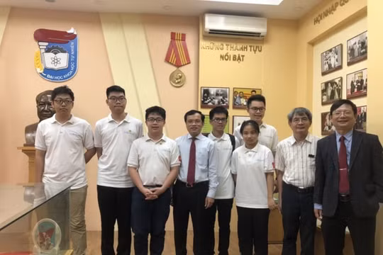 Việt Nam đoạt 2 huy chương Vàng Olympic Toán học quốc tế