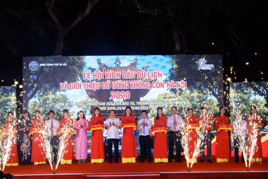 Hàng nghìn người dân Thủ đô tham dự Vietnam Airlines Festa tháng 6