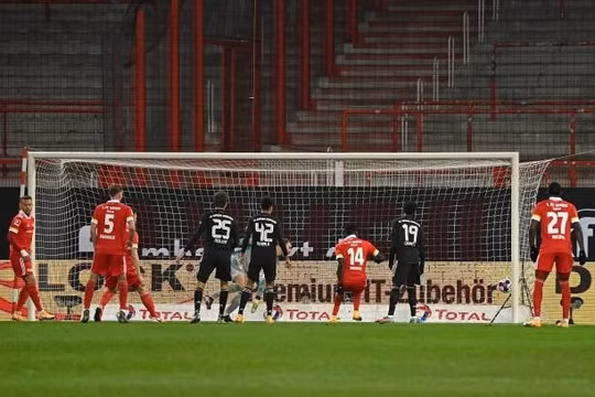 Union Berlin 1-1 Bayern: Bayern may mắn thoát thua trên sân khách