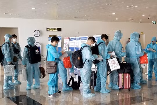 Đi máy bay không chấp hành quy định phòng dịch sẽ bị phạt 3 triệu đồng