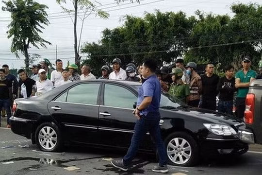 Hôm nay, nhóm Giang '36' bao vây, chặn xe ô tô công an ra tòa