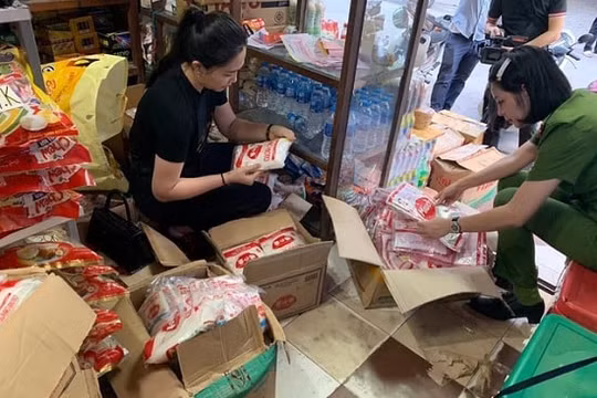 Hà Nội: Thu giữ 1,4 tấn mỳ chính giả trên đường đi tiêu thụ