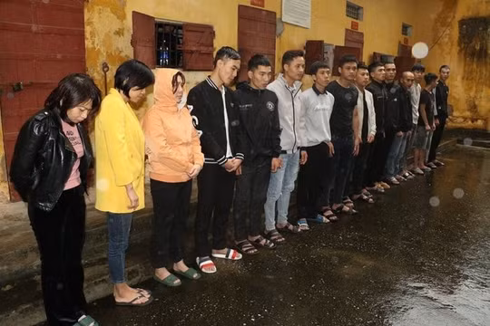 Thanh Hóa: Phá đường dây làm văn bằng chứng chỉ giả, bắt giữ 3 cán bộ Trung tâm GDTX