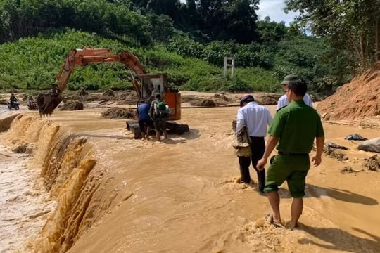 Quảng Nam: Vẫn chưa nối lại được liên lạc với xã Phước Lộc
