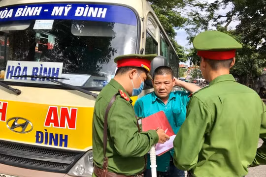 Tăng cường kiểm tra, xử lý đồng bộ để dẹp nạn xe dù bến cóc
