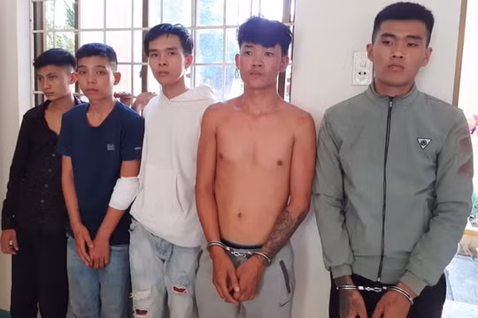 Bắt 'nóng' nhóm thanh niên đánh trung úy CSGT trong bệnh viện