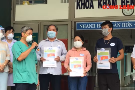 Đà Nẵng: 23 bệnh nhân COVID-19 ra viện cùng lúc