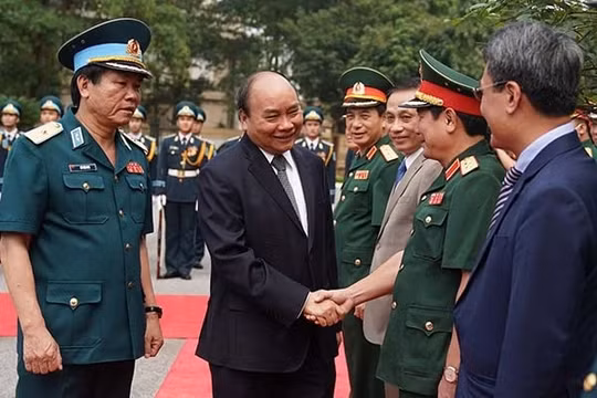 Thủ tướng Nguyễn Xuân Phúc thăm, làm việc tại Quân chủng Phòng không - Không quân