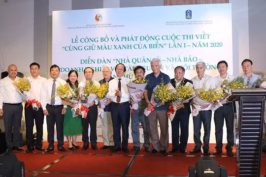 Phát động cuộc thi viết “Cùng giữ màu xanh của biển” lần I