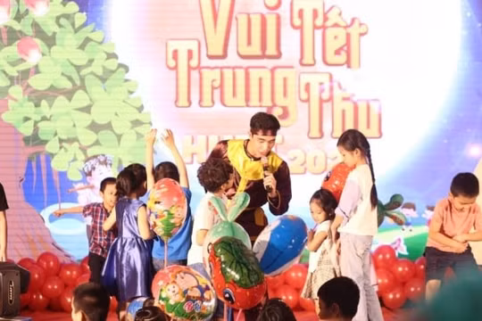 “Vui tết Trung thu” cùng Trường Đại học Kinh doanh và Công nghệ Hà Nội