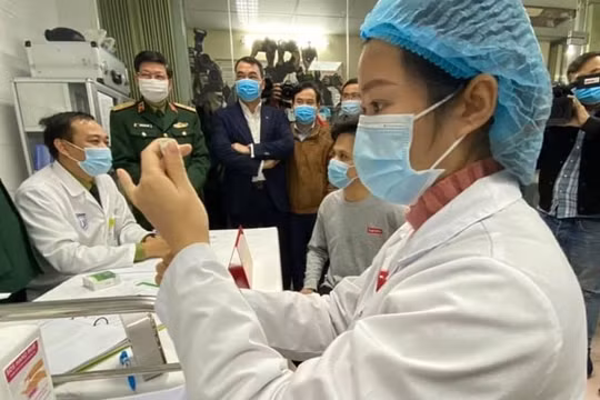 Thủ tướng giao Bộ Y tế hoàn thiện đề án mua vaccine phòng COVID-19