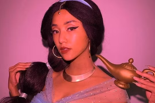 Salim xin lỗi khán giả sau khi hóa trang thành công chúa Jasmine trong đêm Halloween