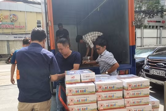 Báo Pháp Luật TP.HCM nhiều hoạt động sẻ chia khó khăn với đồng bào miền Trung