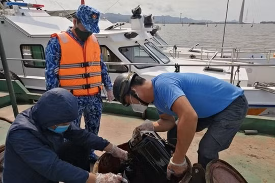 Bắt giữ tàu nước ngoài chở 1,7 triệu lít dầu lậu