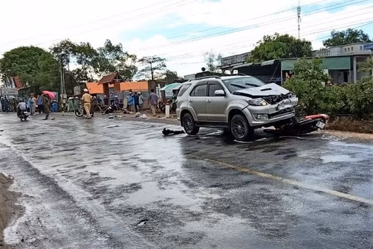 Bình Thuận: Xe 'điên' tông liên hoàn 3 xe máy trên quốc lộ