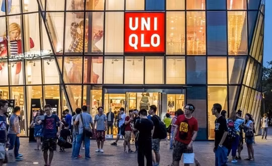 Uniqlo tham gia sản xuất khẩu trang vì thị trường nội địa khan hiếm
