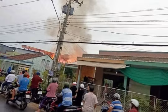 Tiền Giang: Cháy cửa hàng kinh doanh gỗ, hàng tỷ đồng thành tro