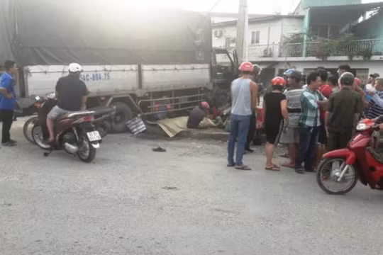 Tiền Giang: Xe tải lao lên vỉa hè khiến người phụ nữ bán trứng tử vong tại chỗ