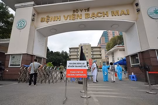 4 bệnh viện Trung ương hỗ trợ Hà Nội xét nghiệm cho 70.000 người về từ Đà Nẵng