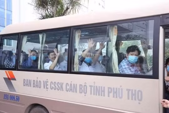 38 bác sĩ, điều dưỡng Đất Tổ lên đường vào tâm dịch Quảng Nam