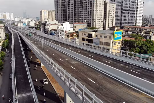 Cận cảnh tuyến đường vành đai 2 đoạn Ngã Tư Sở đi phố Vọng