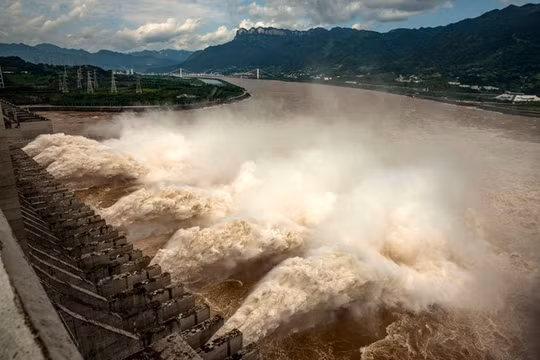 Mưa lũ Trung Quốc khiến đập Tam Hiệp bị 'biến dạng nhẹ'