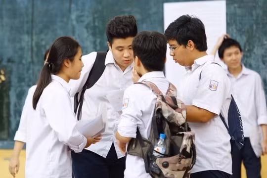 Học sinh Hà Nội cạnh tranh khốc liệt giành vé vào trường chuyên