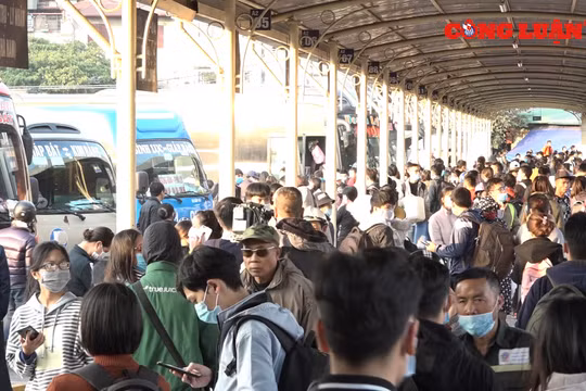 Bến xe đông, đường tắc vì người dân về quê nghỉ tết dương lịch 2021