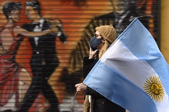 Bí ẩn của 57 thủy thủ Argentina nhiễm Covid-19 sau 35 ngày đi biển