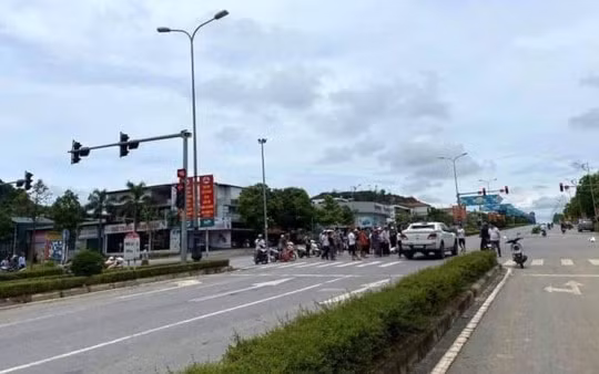 Khởi tố nữ cán bộ Thanh tra Lào Cai lái xe vượt đèn đỏ gây tai nạn