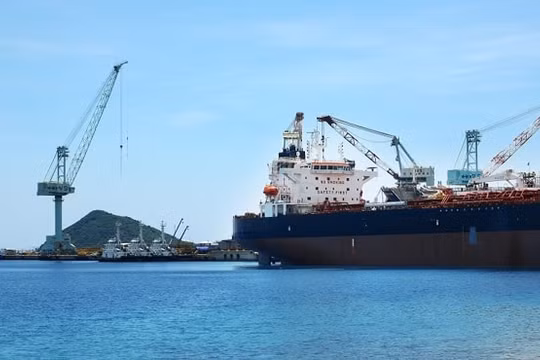 Doanh nghiệp muốn đầu tư 2.000 tỷ đồng xây dựng kho xăng dầu tại Vân Phong