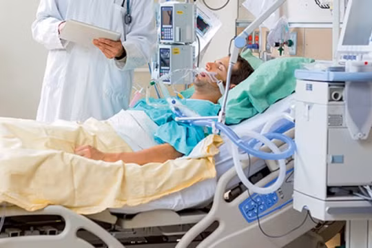 Bệnh nhân COVID-19 nằm sấp, thở máy có nguy cơ tổn thương thần kinh vĩnh viễn