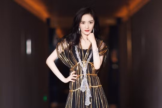 Dương Mịch bị fan tung ảnh "nhạy cảm"