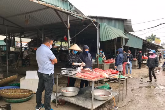 Giá thịt lợn tăng phi mã, người dân có nên thay đổi nhu cầu tiêu dùng?
