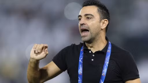 Hết hy vọng với HLV Setien, Barca cầu cứu Xavi