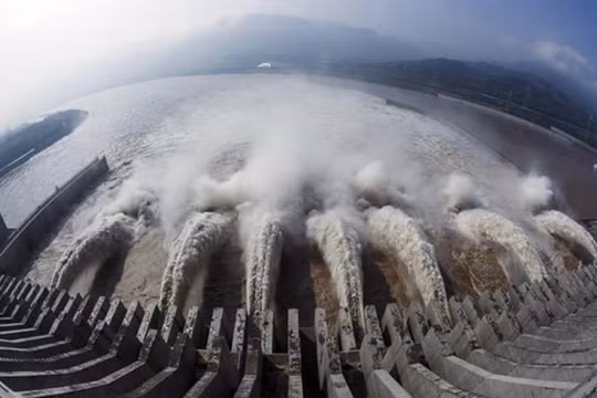Gồng mình hứng thêm đợt mưa lớn mới, Trung Quốc đối mặt cơn 'đại hồng thủy' lịch sử