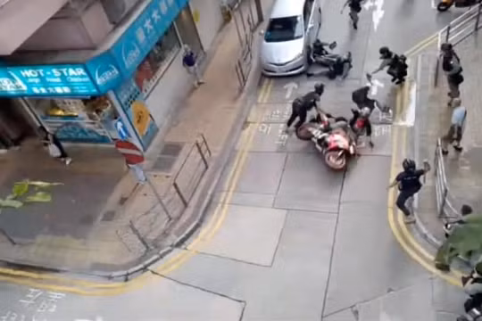 Công dân Hong Kong đầu tiên bị bắt vì tội khủng bố theo luật an ninh mới