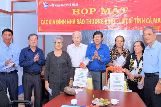 Hội Nhà báo Việt Nam: Tri ân các nhà báo thương binh, liệt sĩ ở Cà Mau