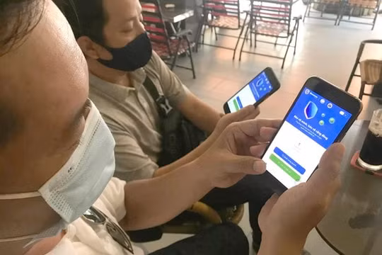 Thêm 82 trường hợp F1 và F2 ngoài danh sách truyền thống bị Bluezone truy vết